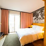 Hotel Rival