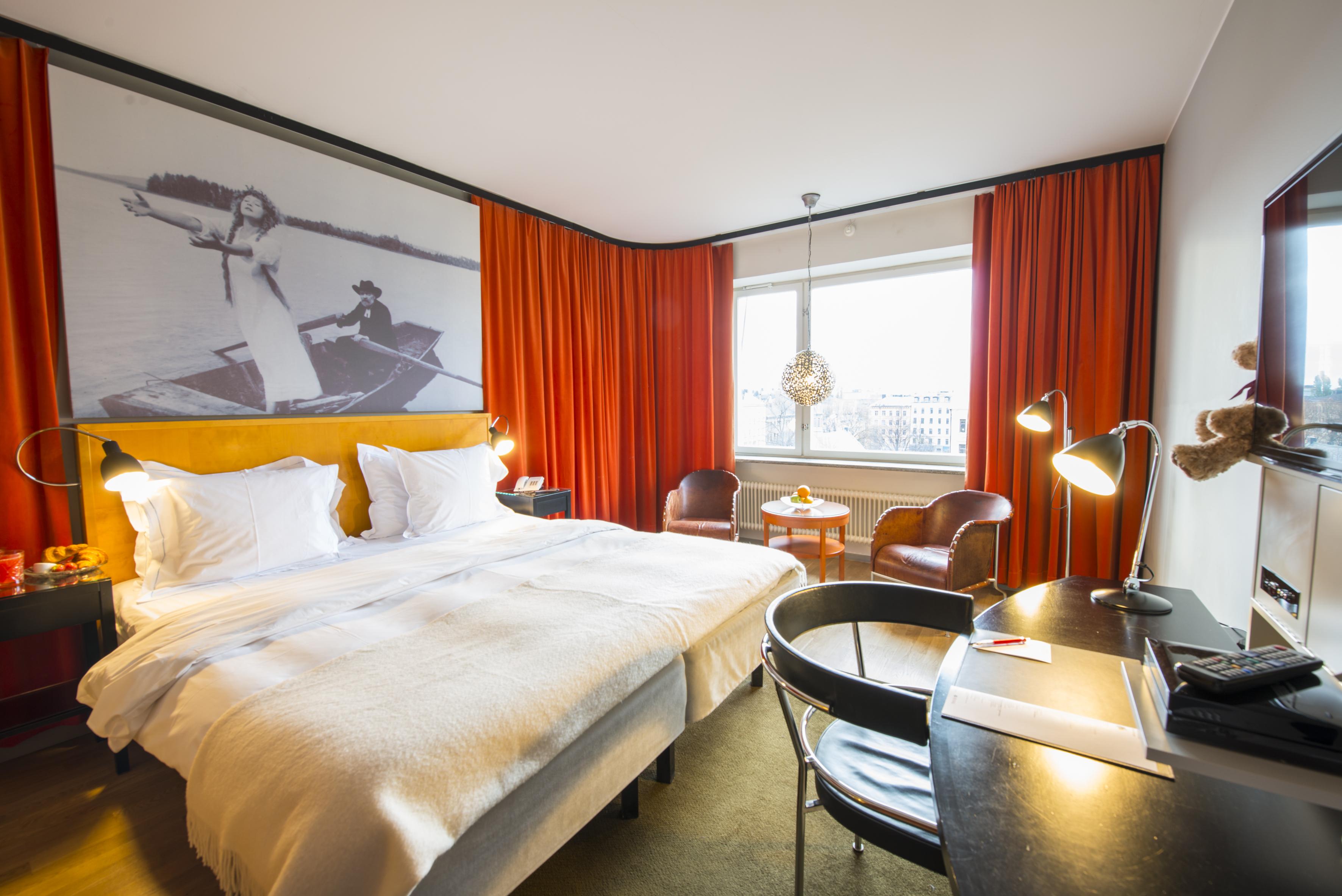 Hotel Rival